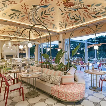 리조트 Titanic Deluxe Golf