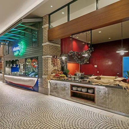 Titanic Deluxe Golf Resort