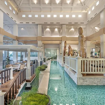 Titanic Deluxe Golf Resort