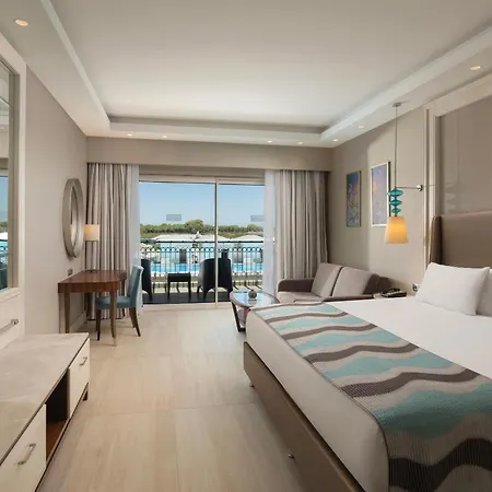 Θέρετρο Titanic Deluxe Golf 5*