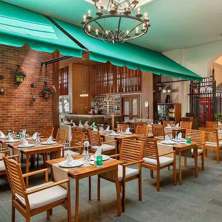 度假村 贝莱克泰坦尼克豪华高尔夫酒店 5*